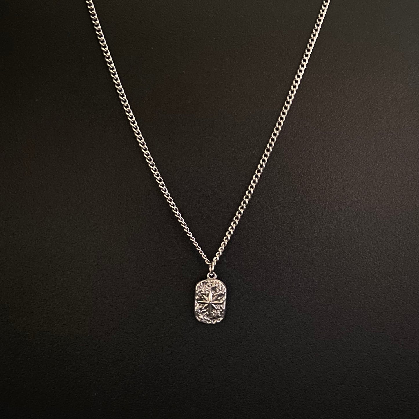 Laxo—collier argent avec pendentif minimaliste