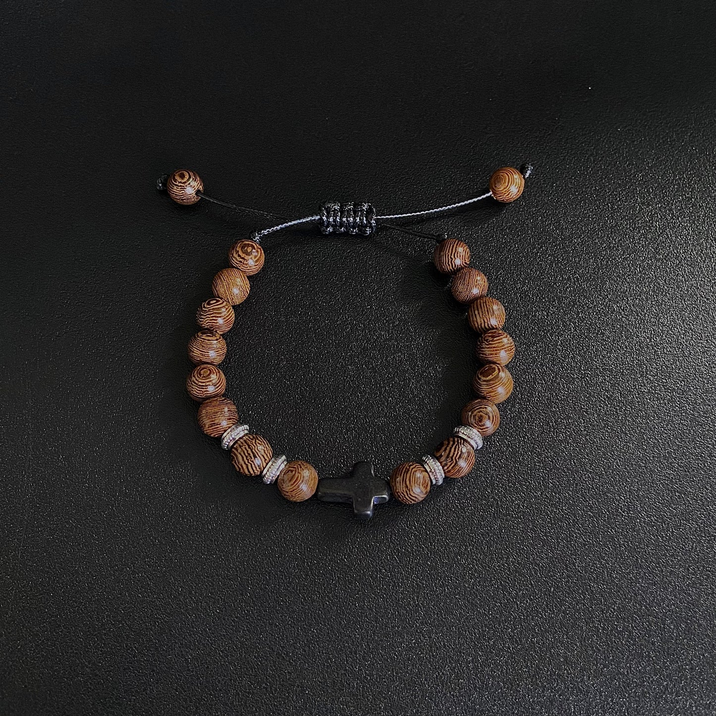 Pulchra—bracelet en bois ajustable