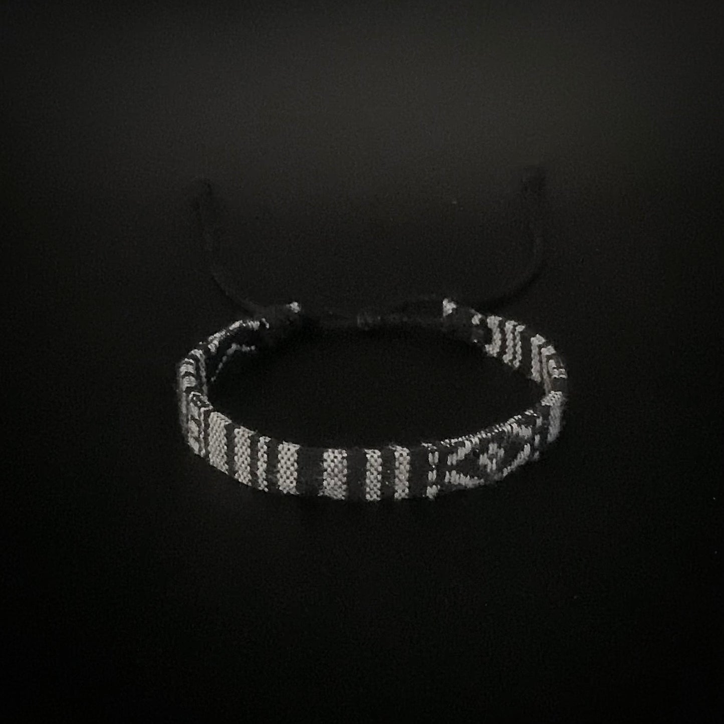 Soliculus—bracelet en tissu noir et blanc